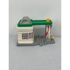 Fisher Price 2005 GeoTrax Gas N Go Rail Road Station